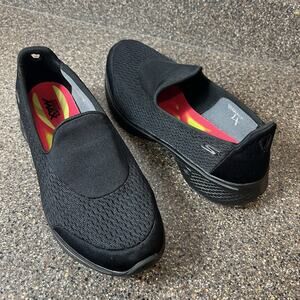 Skechers GOGA Max GO Walk 4 Womens 9.5 Comfort Casual Black Fabric Slip On Flats